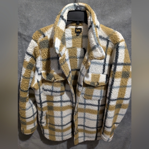 Lee Sherpa Shacket - Picture 2 of 3